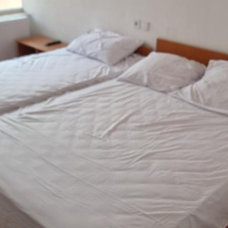 Quasar Hotel คูร์ตา เด อาร์เจช ภายนอก รูปภาพ